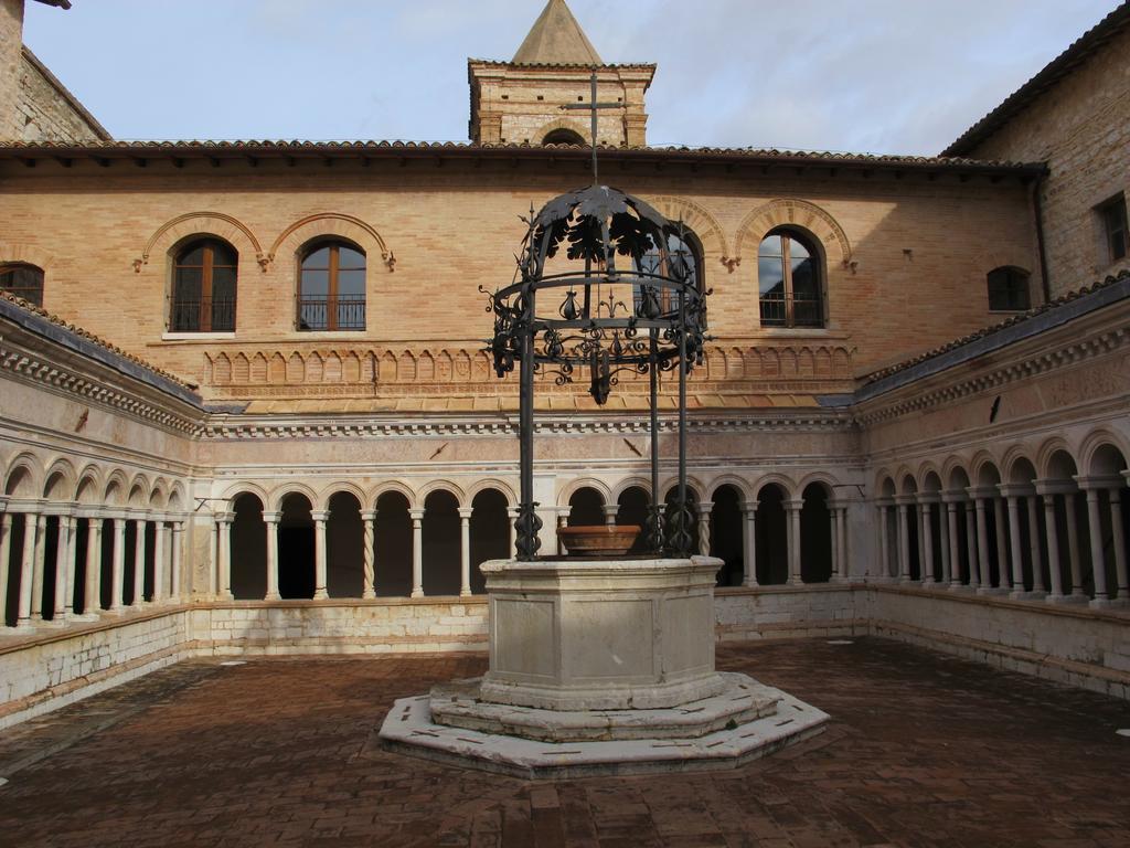 Cascina Antonini Guest House Foligno Bagian luar foto